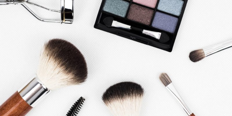 makeup-brush-1761648_1920-800x400